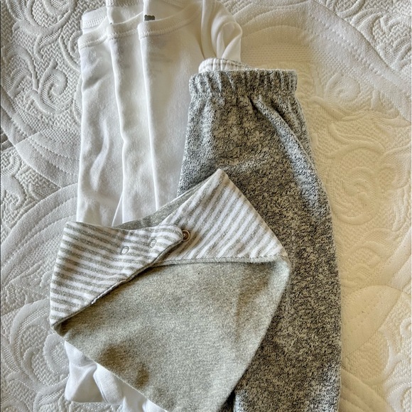 Baby Gap 0-3m lot - Picture 2 of 4